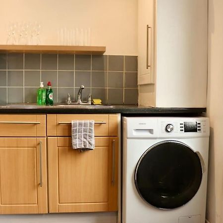 Charming 3 Bedroom Property Free Wifi & Parking Leeds  Exterior foto