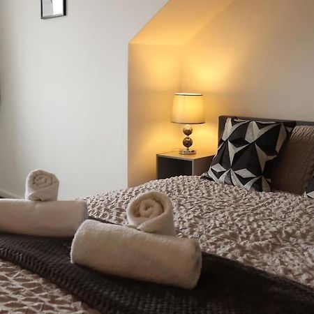 Charming 3 Bedroom Property Free Wifi & Parking Leeds  Exterior foto