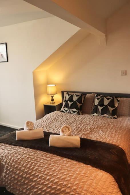 Charming 3 Bedroom Property Free Wifi & Parking Leeds  Exterior foto
