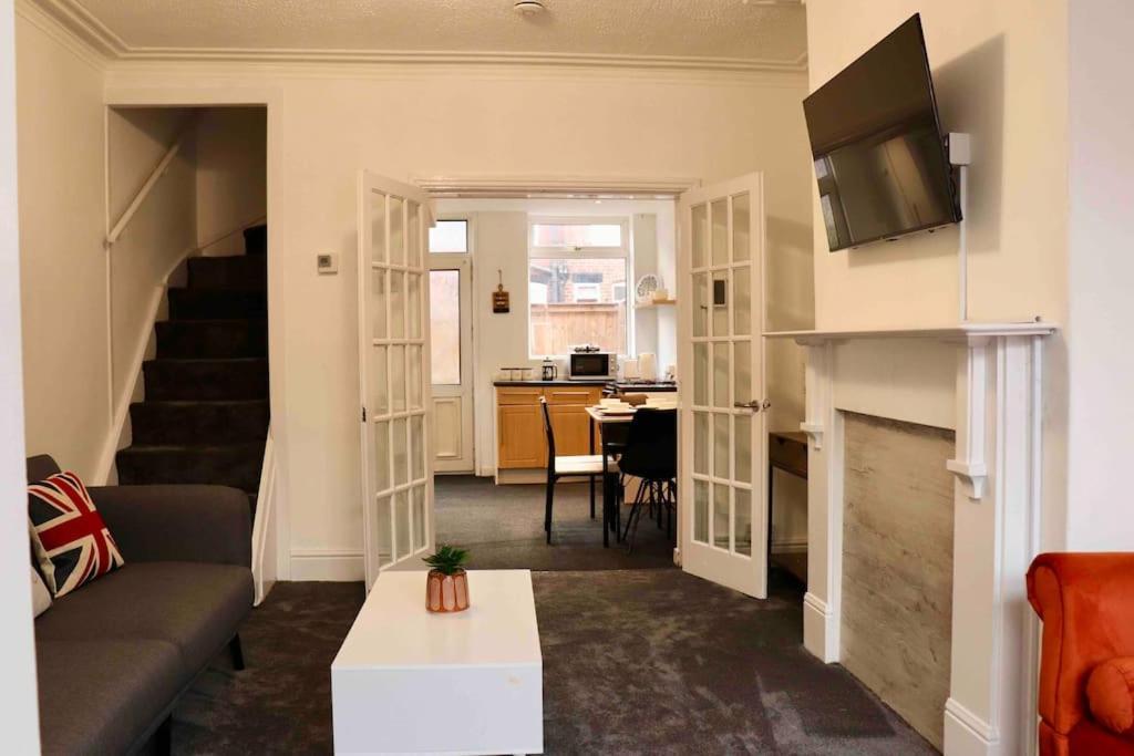 Charming 3 Bedroom Property Free Wifi & Parking Leeds  Exterior foto