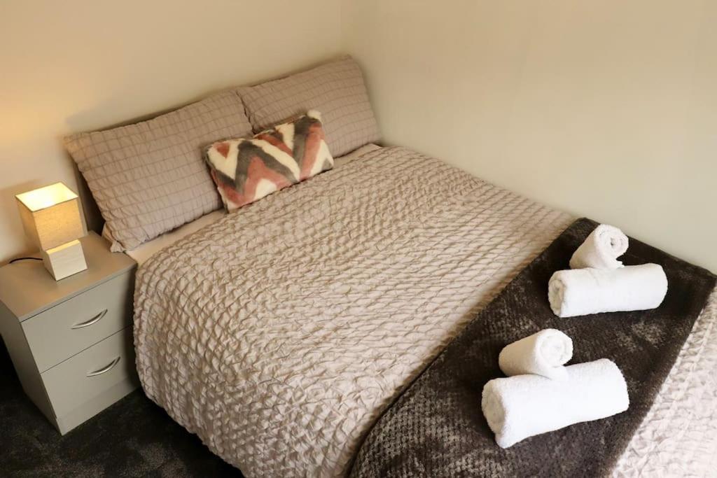 Charming 3 Bedroom Property Free Wifi & Parking Leeds  Exterior foto