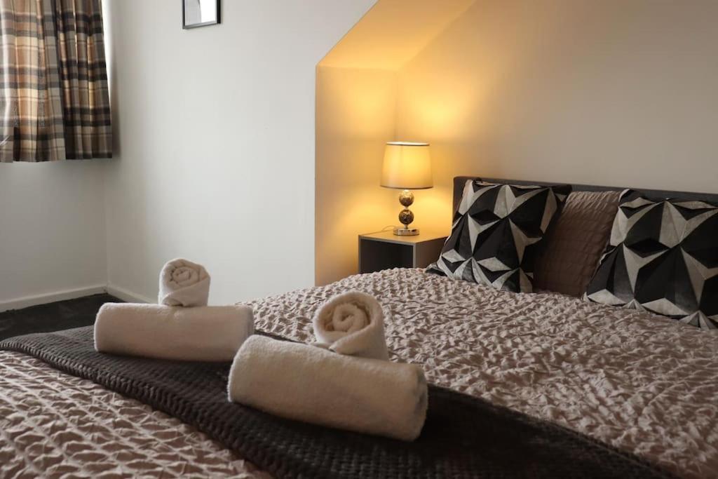 Charming 3 Bedroom Property Free Wifi & Parking Leeds  Exterior foto