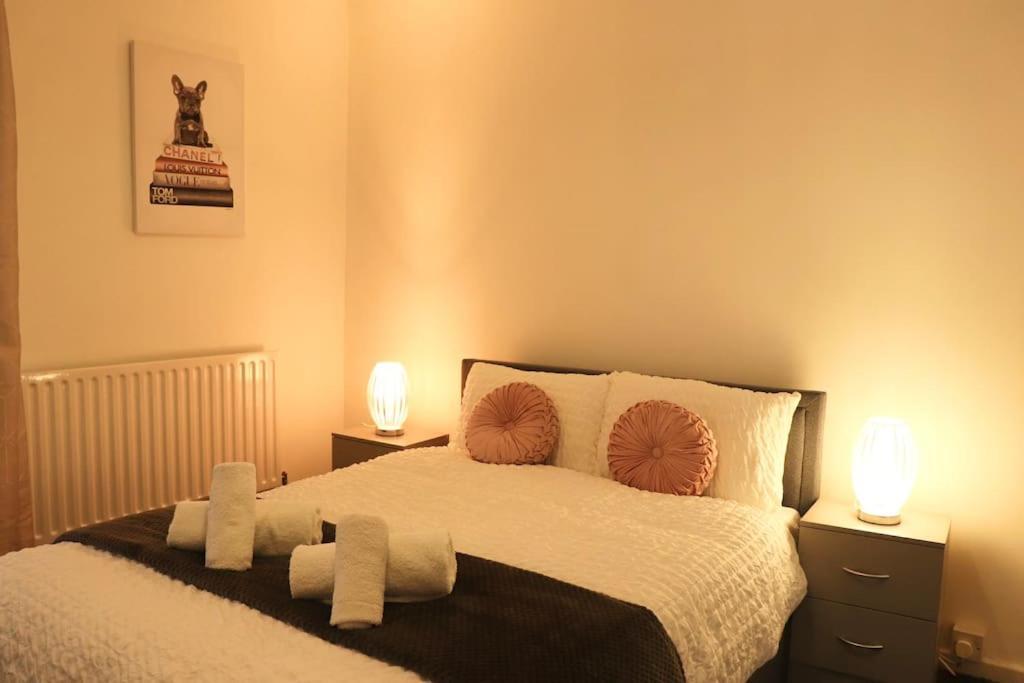 Charming 3 Bedroom Property Free Wifi & Parking Leeds  Exterior foto