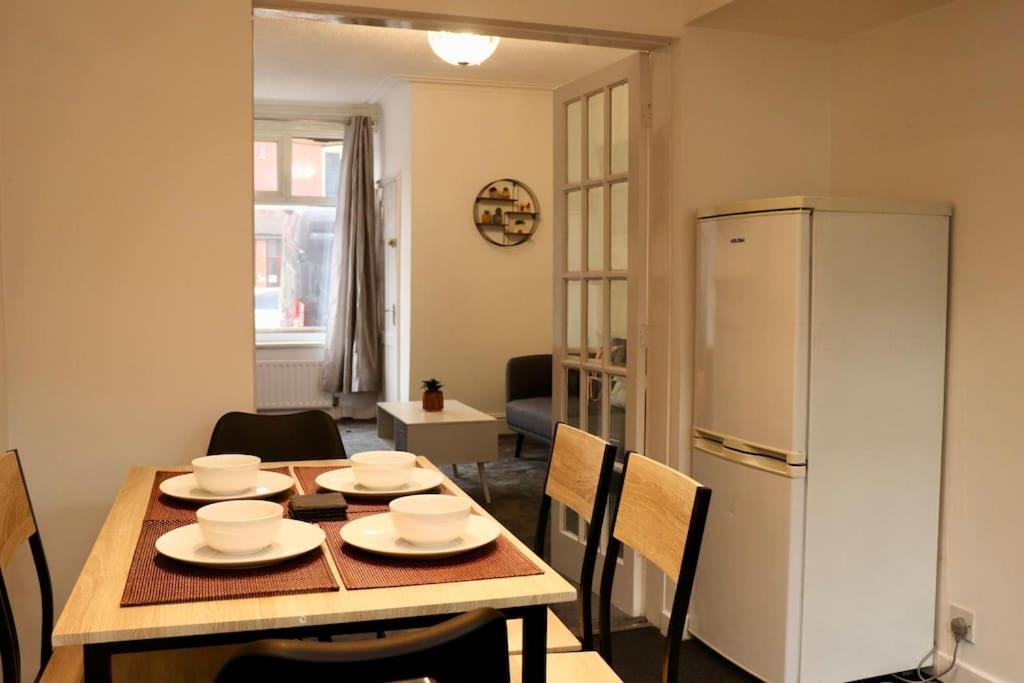 Charming 3 Bedroom Property Free Wifi & Parking Leeds  Exterior foto