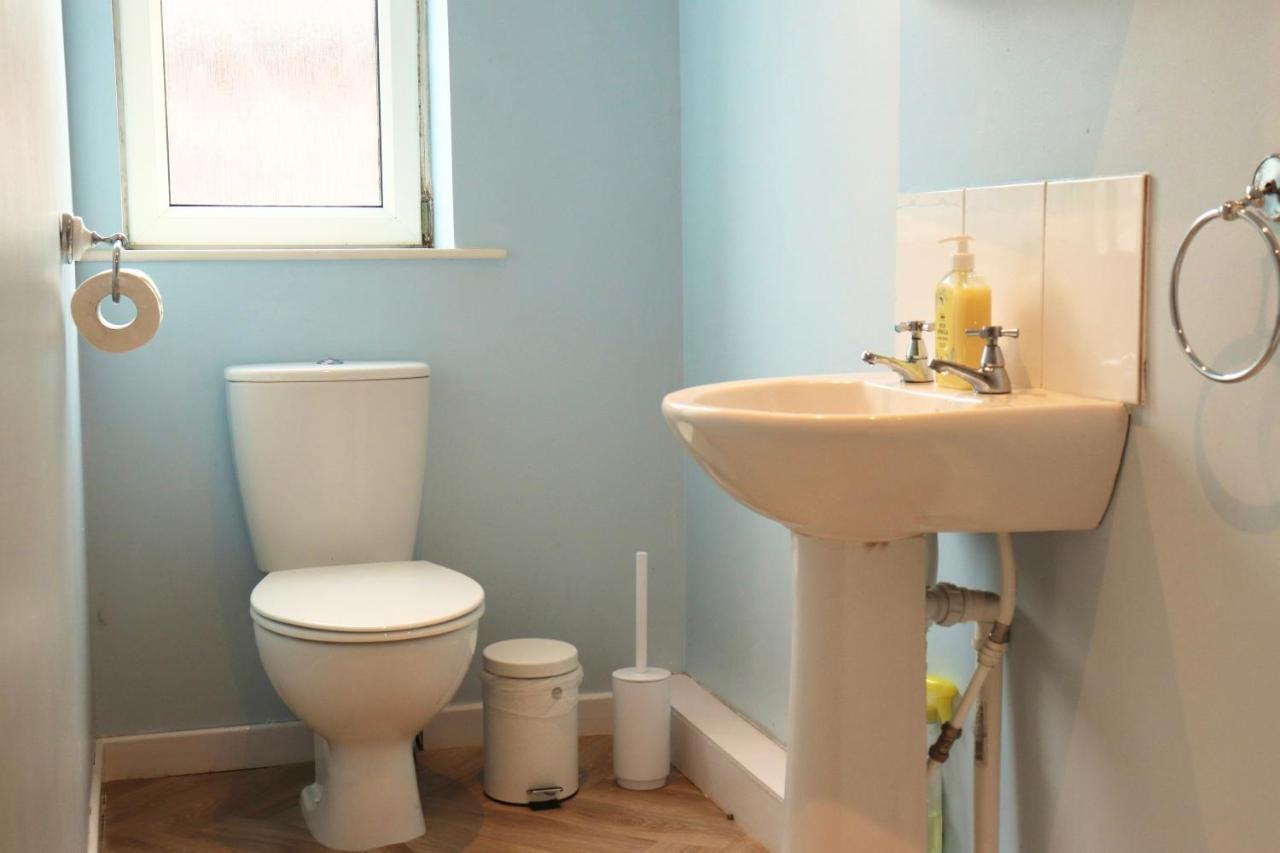 Charming 3 Bedroom Property Free Wifi & Parking Leeds  Exterior foto